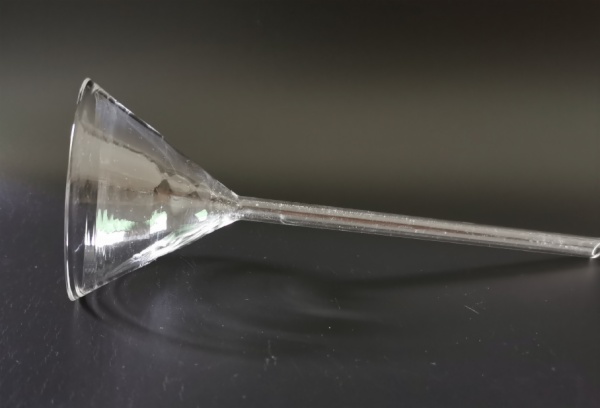 Glass funnel