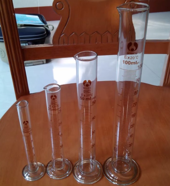 Graduated cylinder