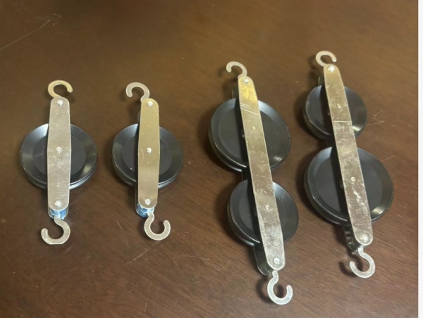 Pulley set with hooks