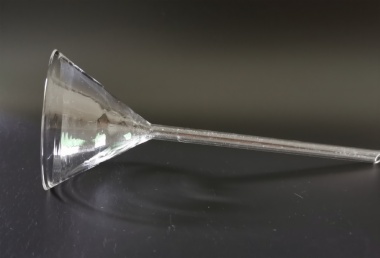 Glass funnel